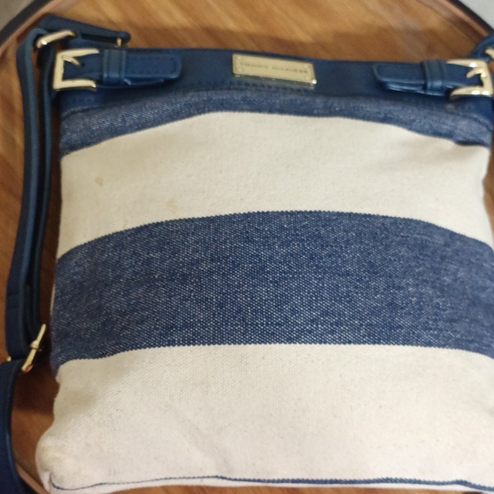 Tommy Hilfiger 8oz striped crossbody bag - Picture 4 of 10